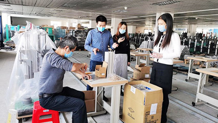 香洲區局長親臨聲峰公司，關懷指導超聲波焊接機模具助力抗疫復產與電子產品銷售